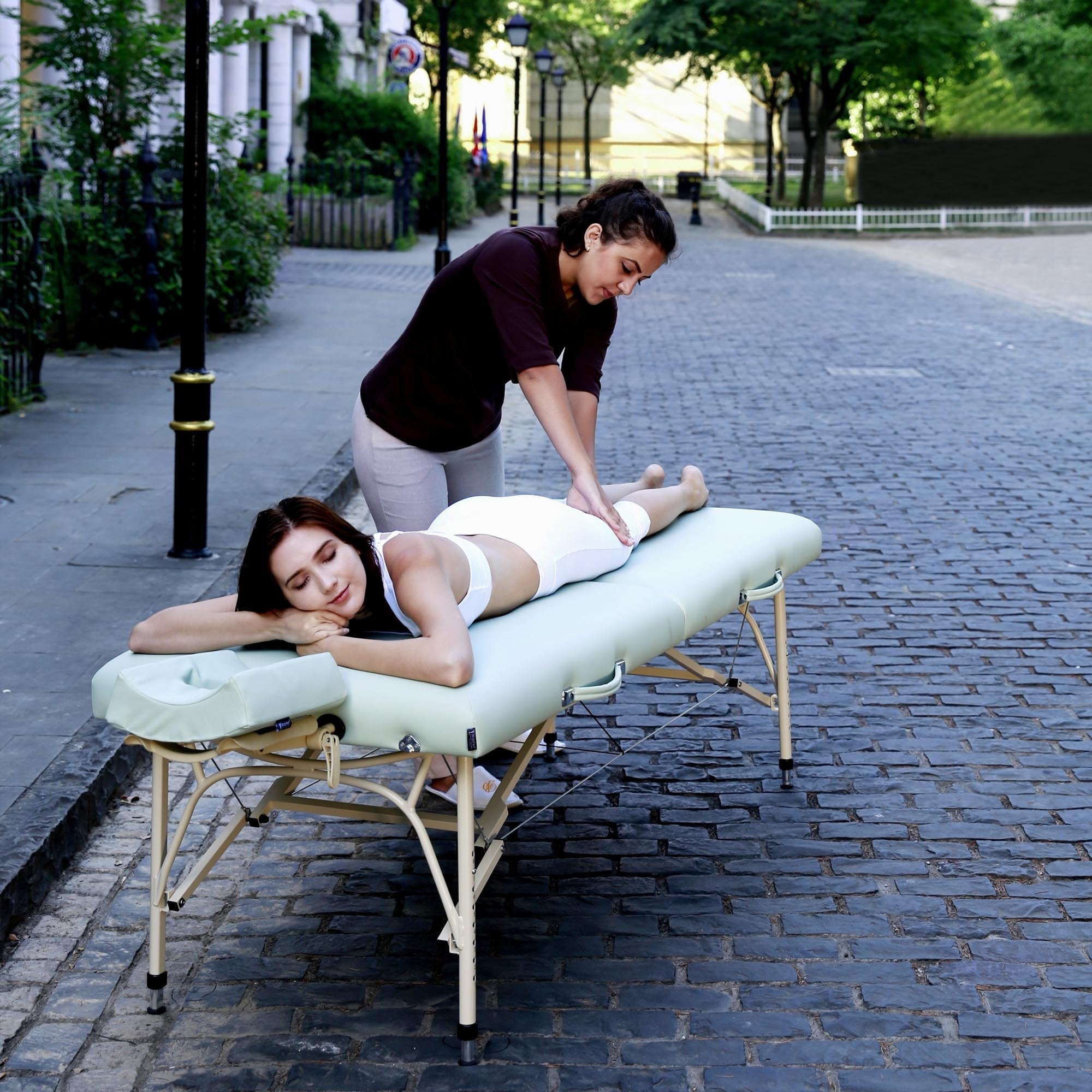 Master Massage Bel Air massagetafel 71 cm van lichtgewicht aluminium, ideaal om te vervoeren voor praktijk, wellness en spa, in Lily Green aluminium